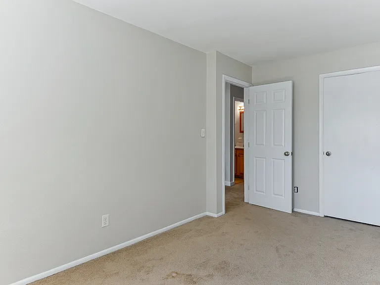 228 N Palmyra Dr — Photo 7