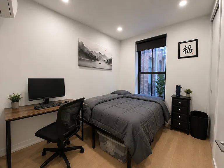 404 W 51st St #2C — Photo 11