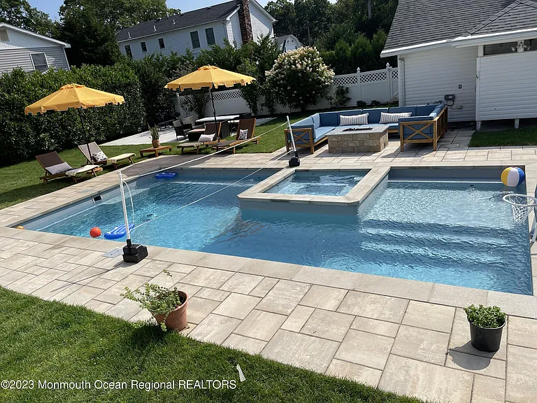2112 Edgewood Pl — Photo 1