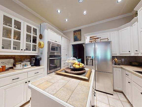 4th image of 9302 Danube Ave