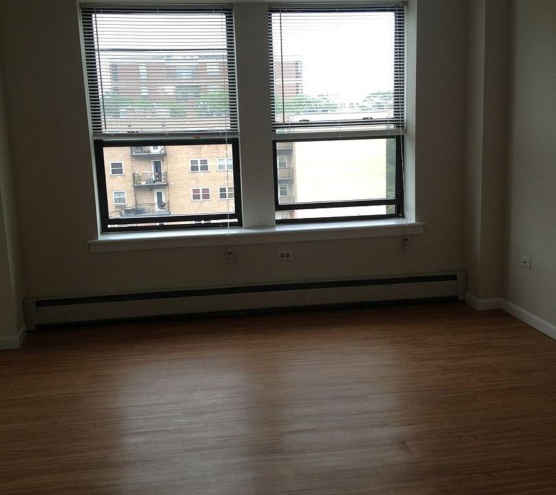 1st image of 1528 W Morse Ave APT 606