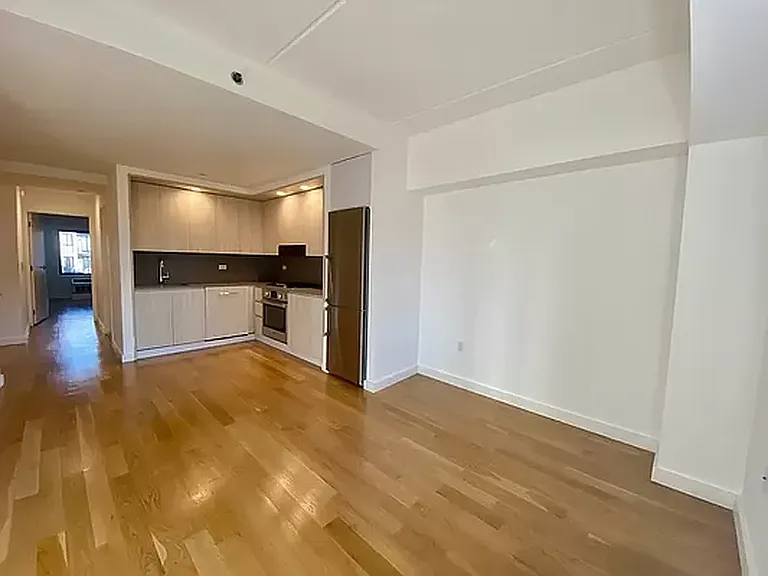 66 Ainslie St #5B — Photo 2
