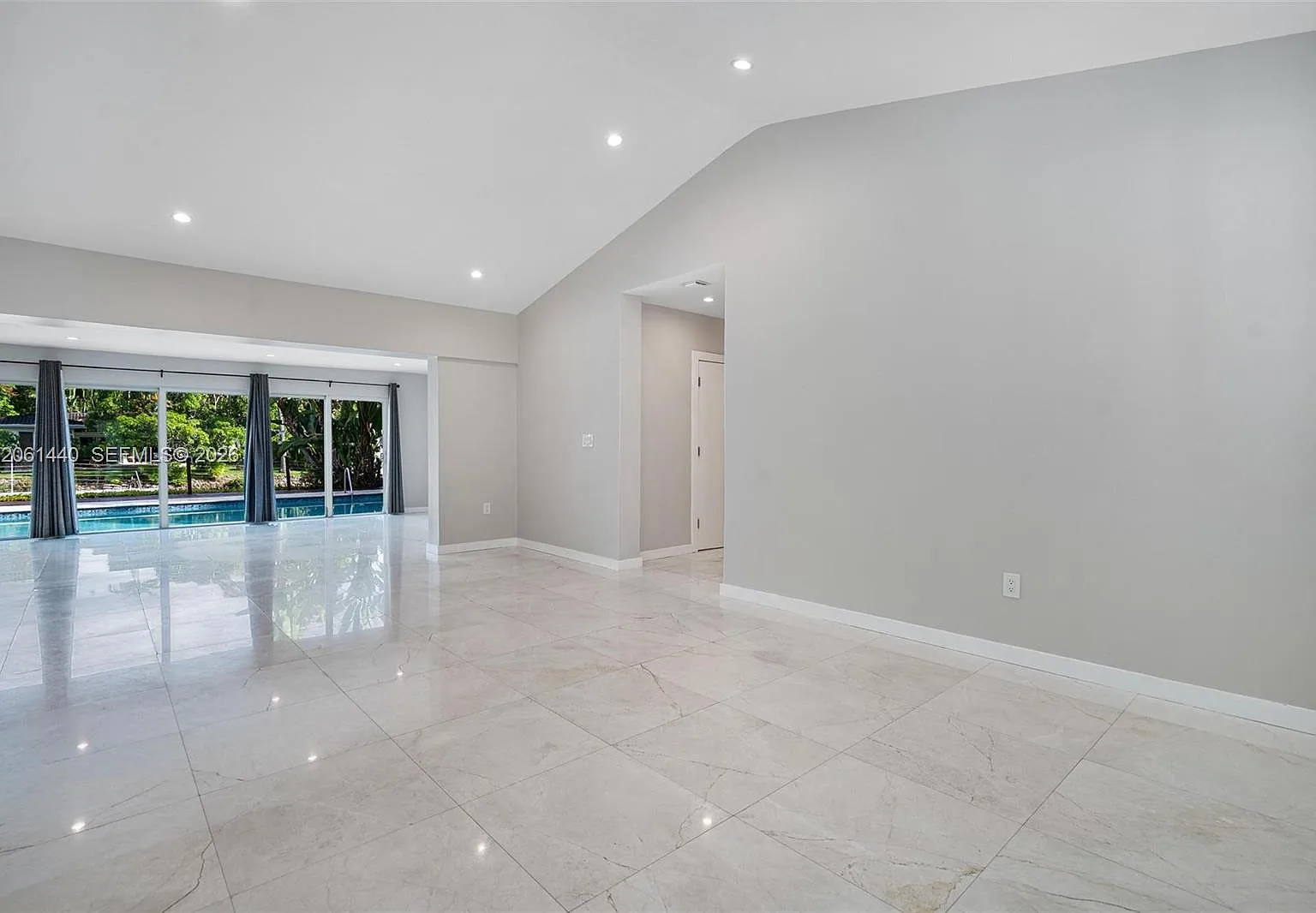 Coral Gables Riviera Sec — Photo 3