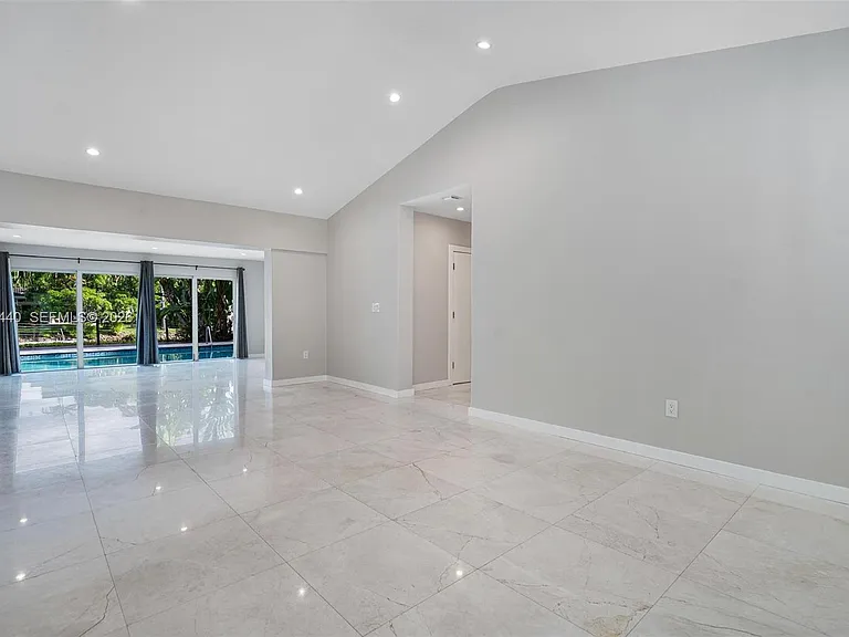 739 Blue Rd — Photo 3