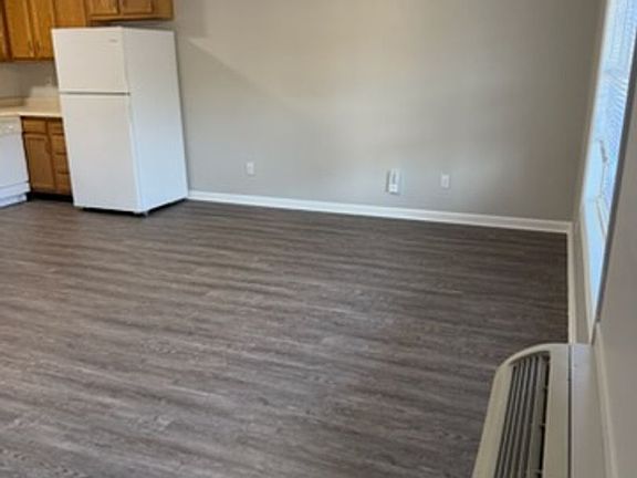 4th image of 239 McDaniel Dr APT 5