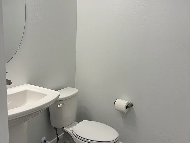 Guest bathroom on 1st floor