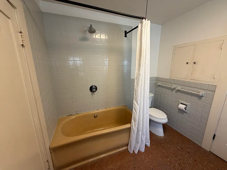 4360 Everett Ave #C — Photo 9