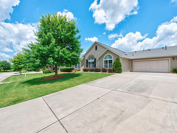 2nd image of 125 Peach Grove Cir
