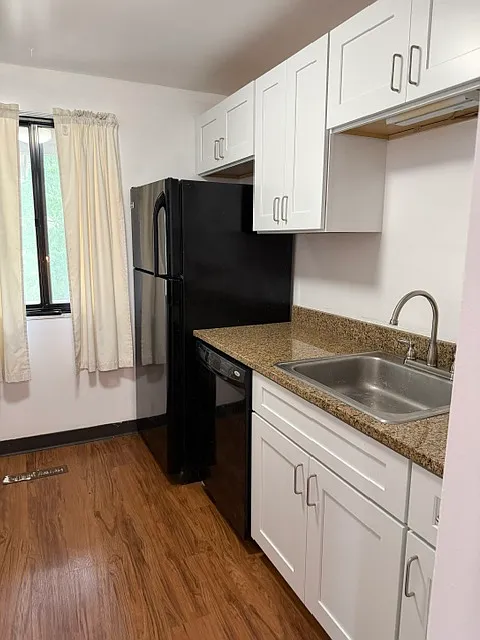 3 bed, 1.5 bath, $1,700 — Photo 2