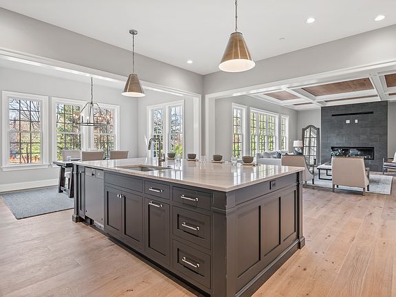 4th image of 948 Stony Ln