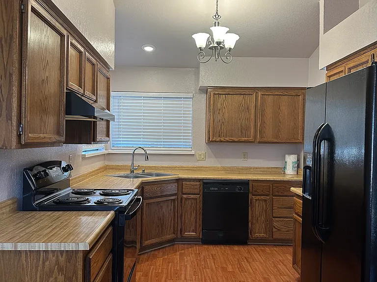 4802 Hinchman Way — Photo 10