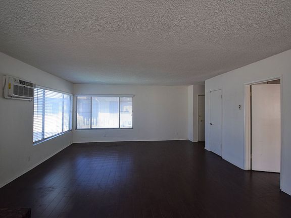 2nd image of 6464 Woodman Ave #212