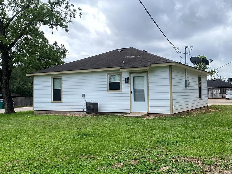 411 Lindley Dr — Photo 16