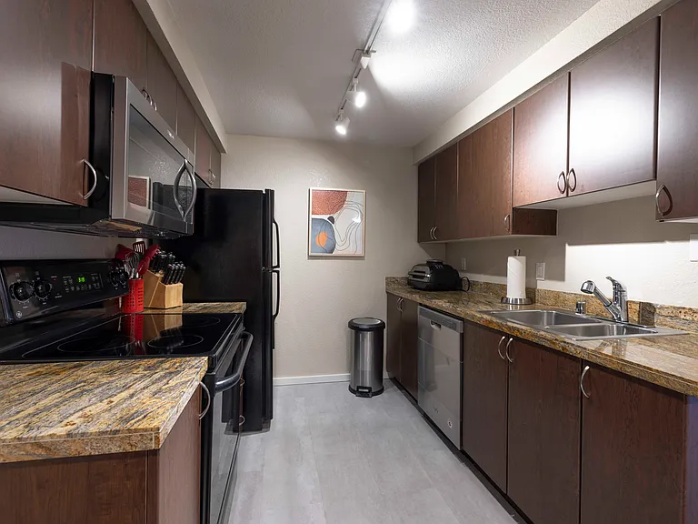224 9th St #G303 — Photo 10