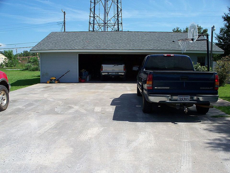 Front of garage/apartment