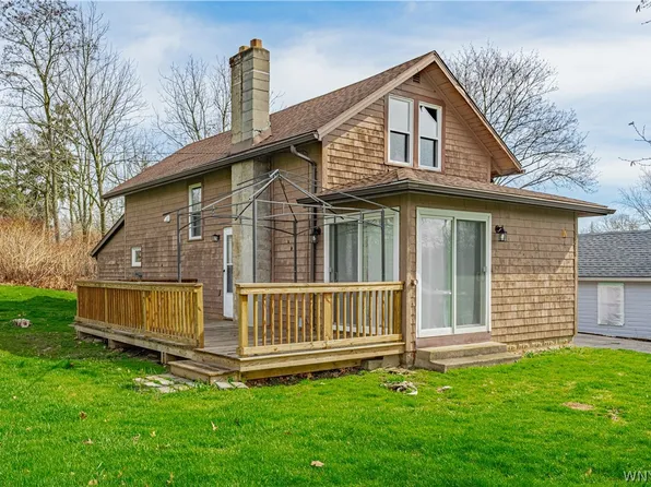 2378 Riverview Dr, Wilson, NY 14172