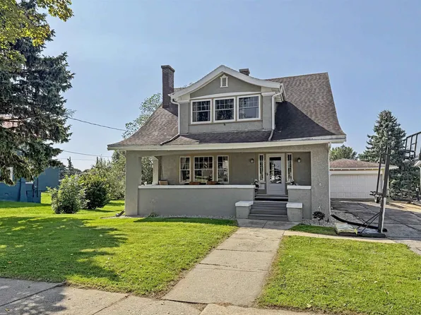 207 E Main St, Waukon, IA 52172