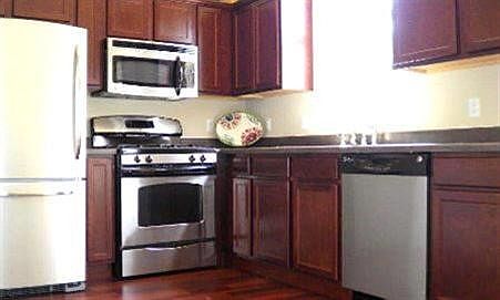 2nd image of 925-21 Six East Pl #114