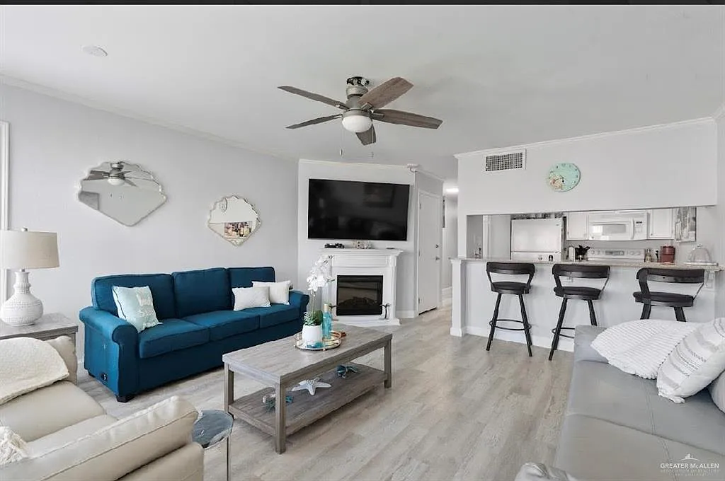 1 bed, 2.0 bath, 781 sqft, $3,000 — Photo 4