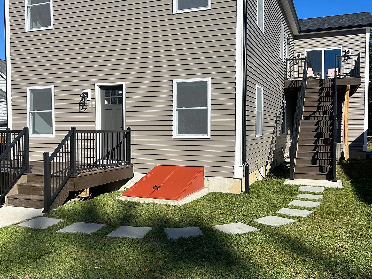 139 Elm St — Photo 2
