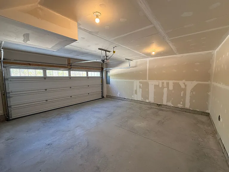 2104 Winterberry Ln — Photo 23