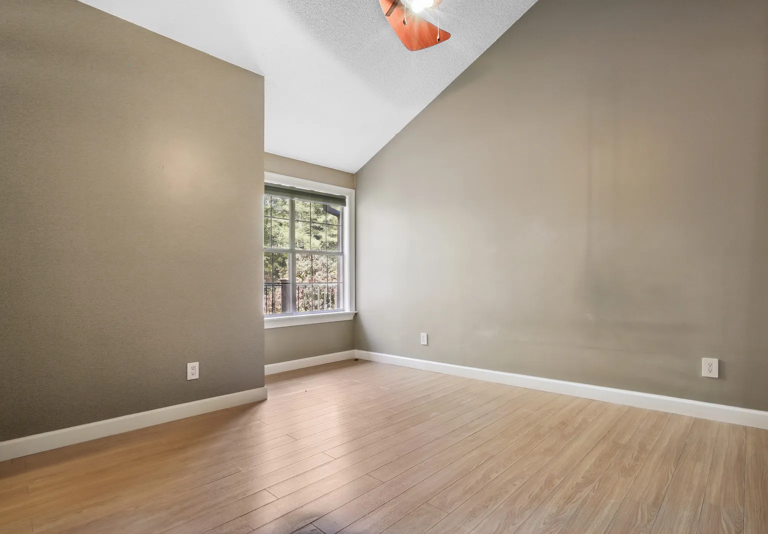 3 bed, 950 sqft, $2,000 — Photo 4