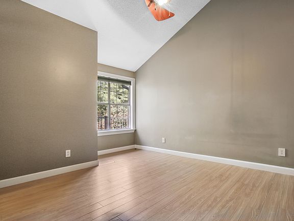 4th image of 1007 Sandy Lane Dr