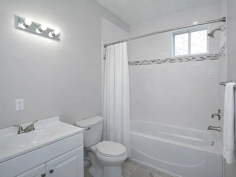 294 Winifred St E — Photo 13