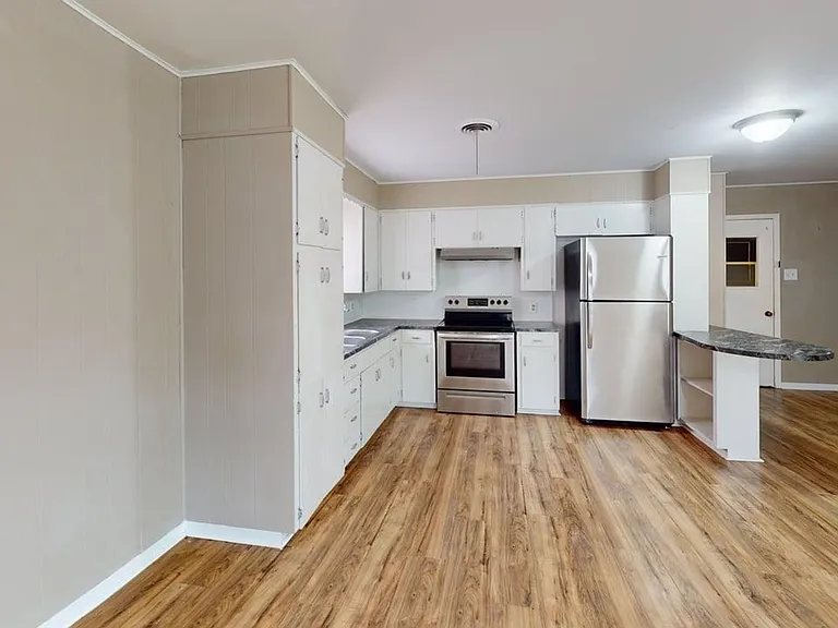 1613 Avalon Rd — Photo 5