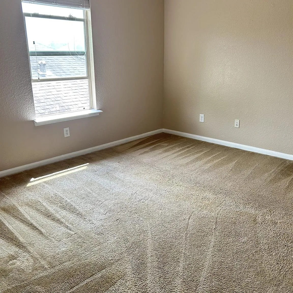 4 bed, 2.5 bath, 2302 sqft, $3,150 — Photo 4