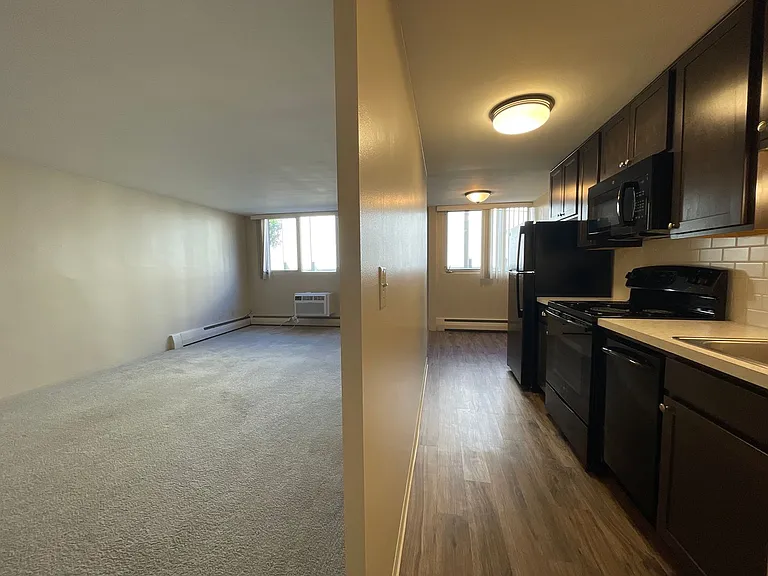 Executive Apartments — Photo 12