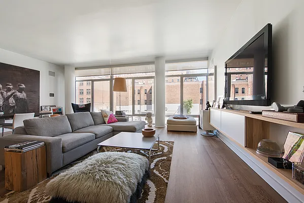 Rented by CORE | media 7