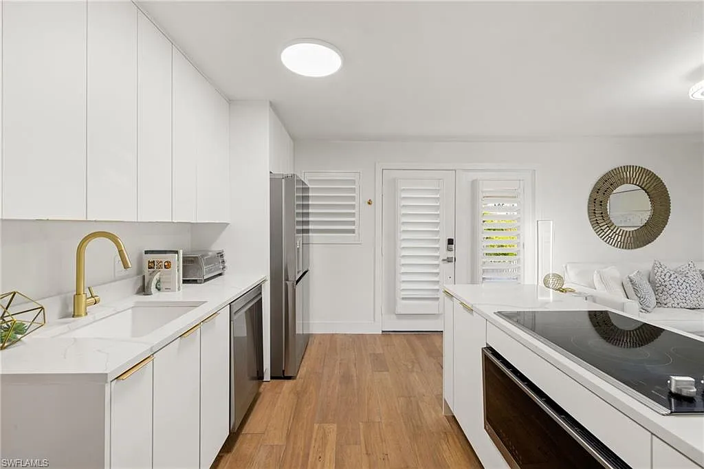 2 bed, 2.0 bath, 732 sqft, $14,000 — Photo 4