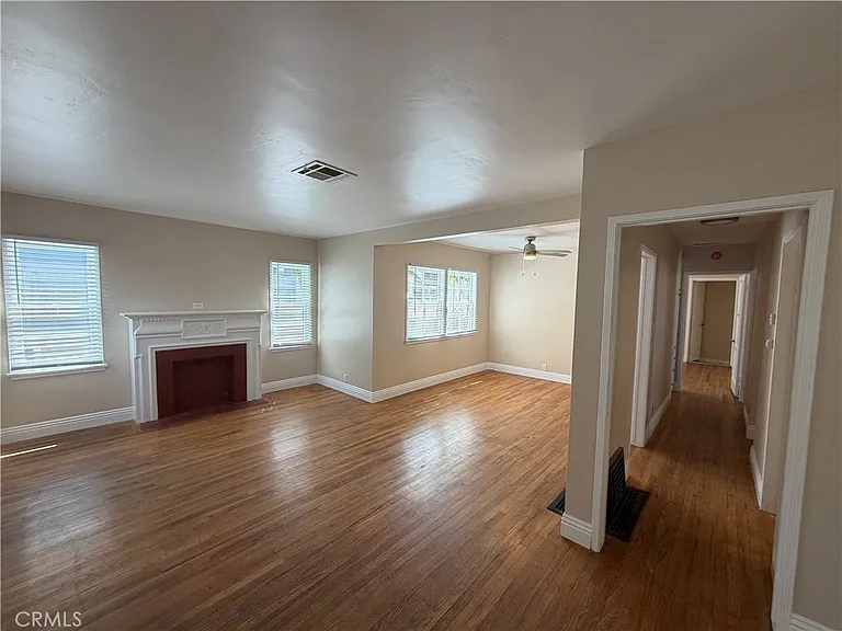 126 S Batavia St — Photo 6