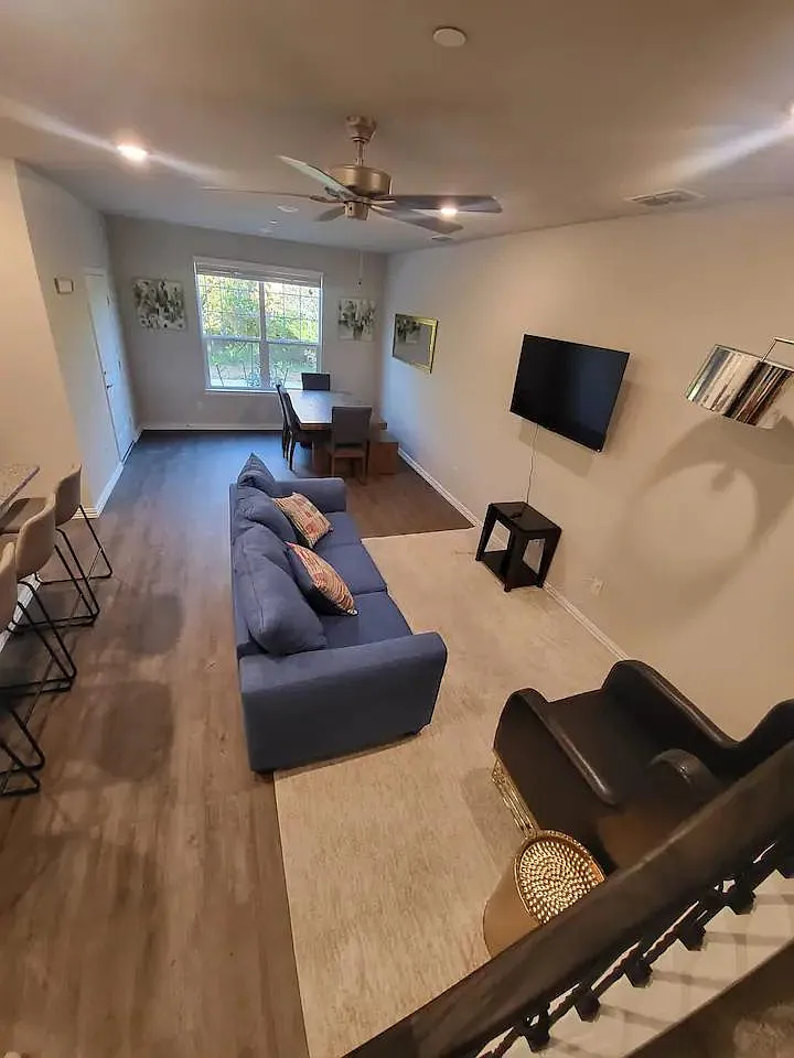 1270 Alamo Dr — Photo 3