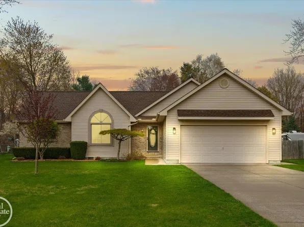 2876 Harwood Dr, Kimball, MI 48074