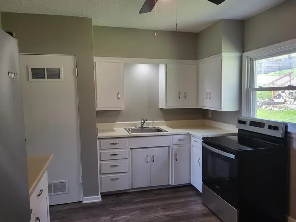 2604 Grant St, Bettendorf, IA 52722