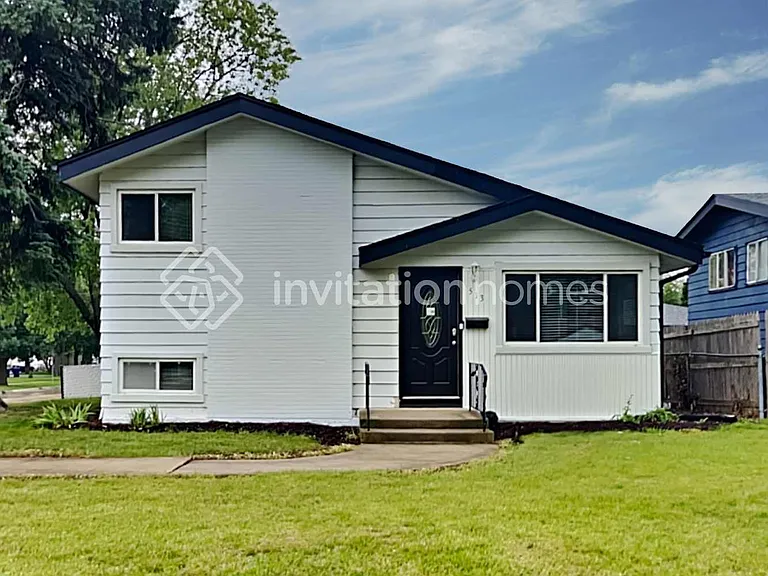 513 N Addison Rd — Photo 1