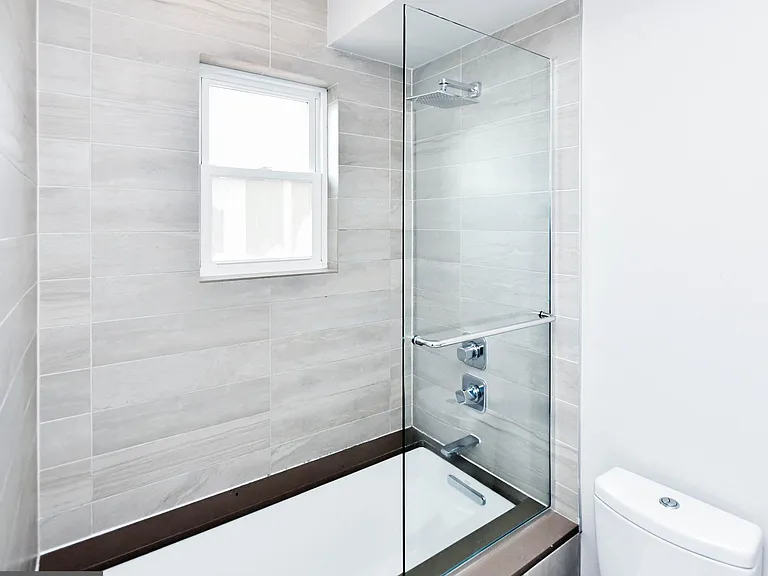 913 Quincy St NE #3 — Photo 35