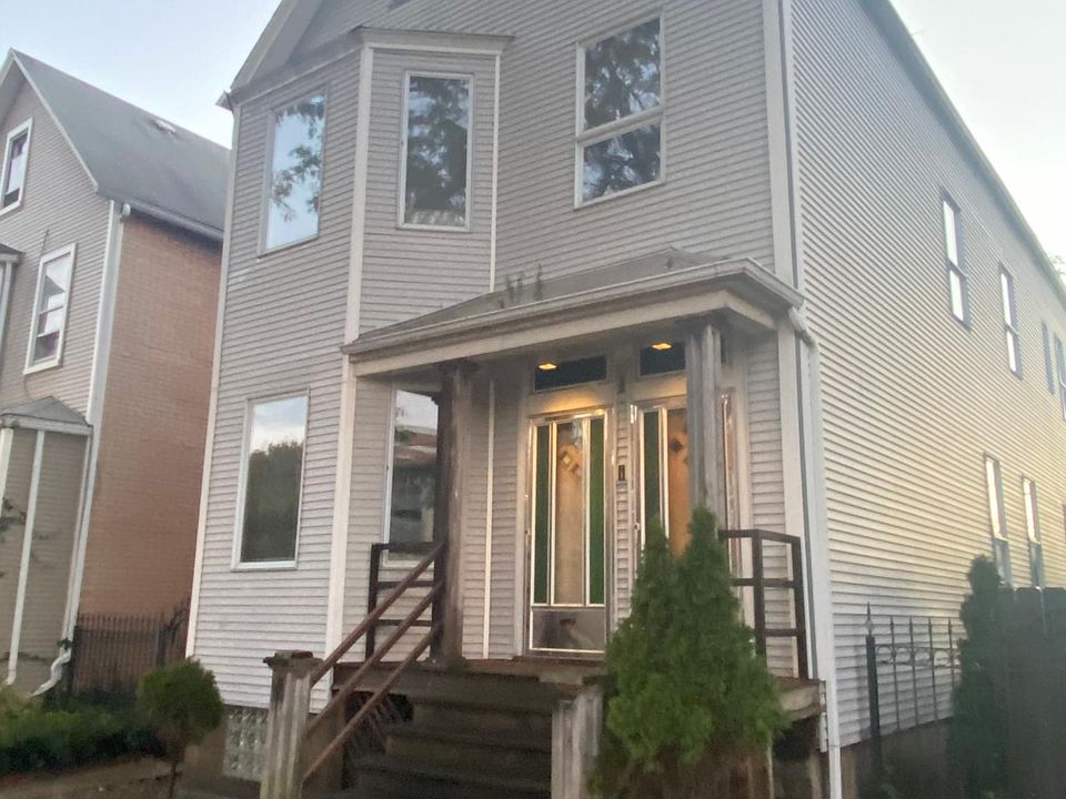 Front view of home.