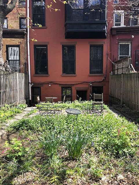 1st image of 120 Saint James Pl APT 1
