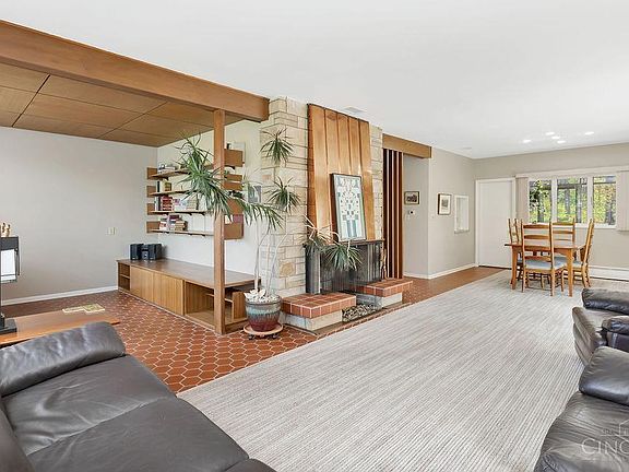 5th image of 110 Springwood Dr