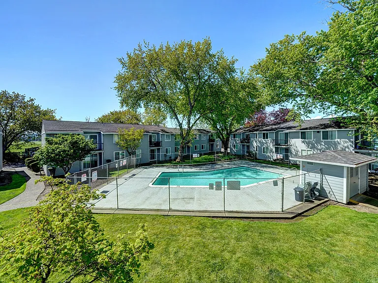 Karens Korner Apartments — Photo 24
