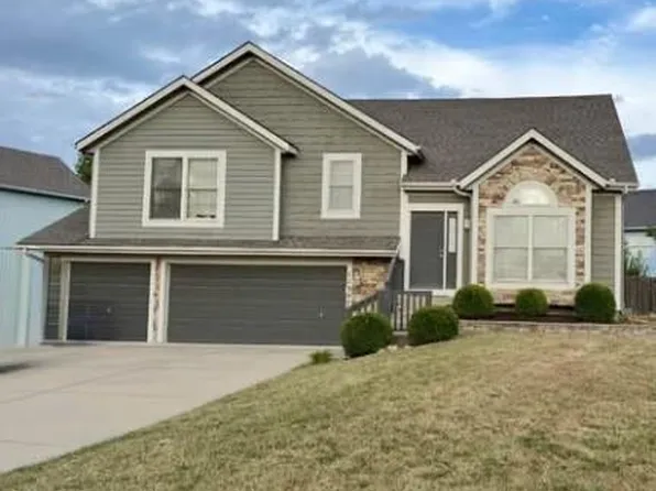 11207 N Summit St, Kansas City, MO 64155