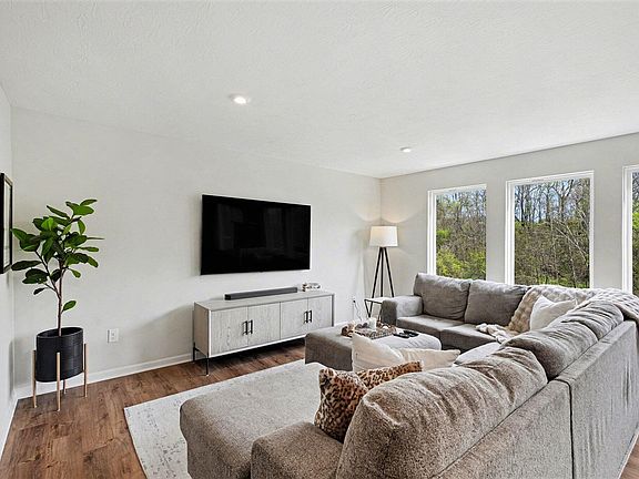 5th image of 3137 Belleglade Dr