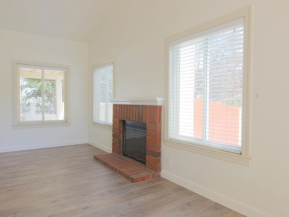 4th image of 497 Honeyglen Dr