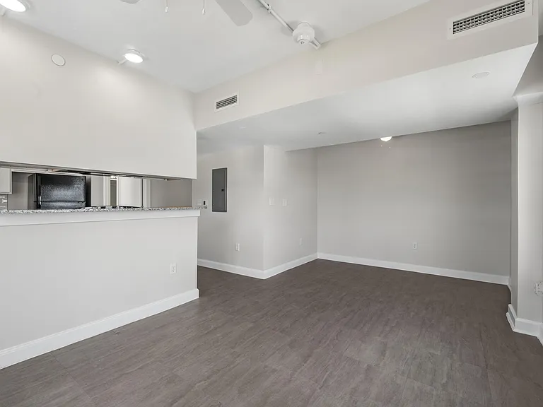 4 N 4th St #1602 — Photo 5