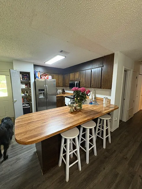 3 bed, 1008 sqft, $1,850 — Photo 2