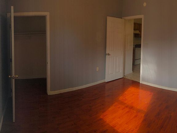 5th image of 211 Bloomfield Ave #1