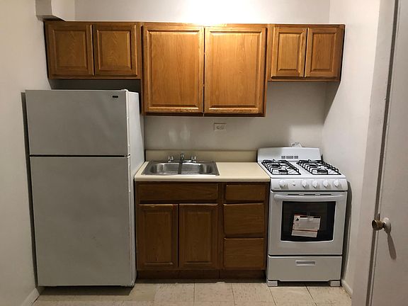 5th image of 14333 Sanford Ave APT F6